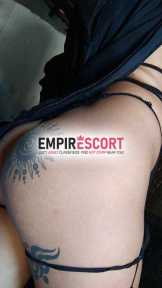 morena gostosa e tatuada