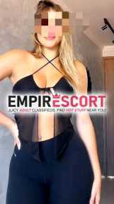mélody uma ninfeta loira e siliconada muito gostosa e atraente.