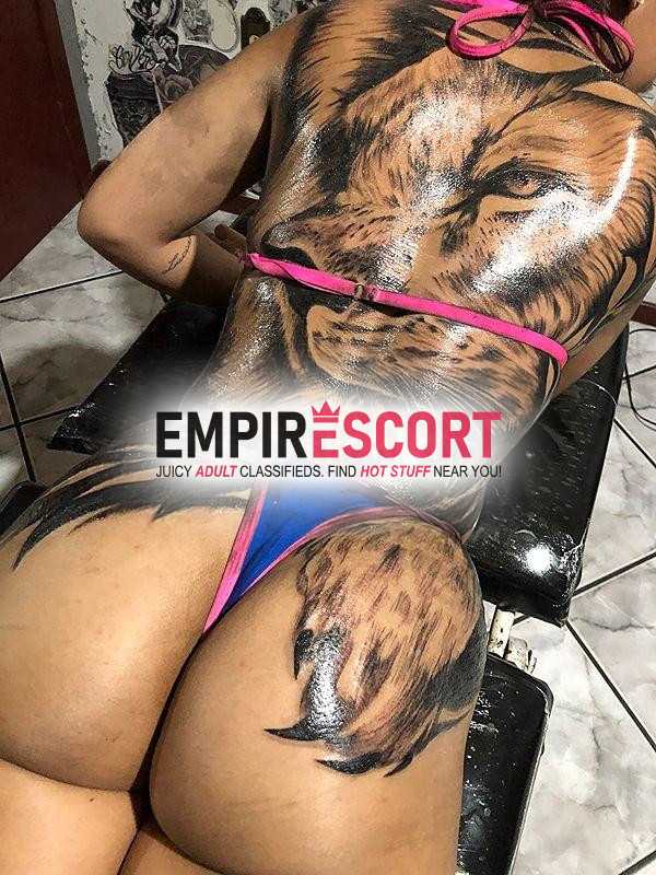 tatuada baixinha gostosa