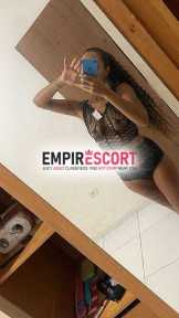 magrinha com local com massagem