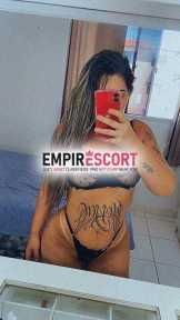 loira tatuada