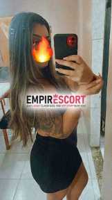 loira tatuada