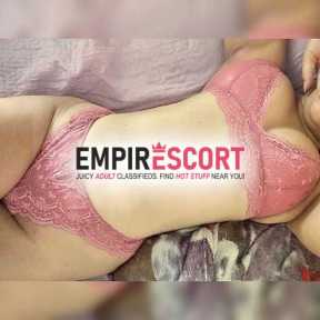 loira atraente com local