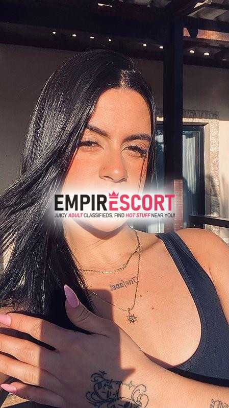 branquinha magra com curvas e com um oral de arrepiar