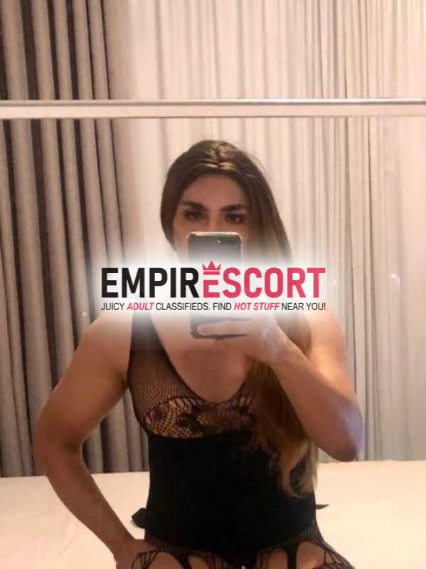 sou afeminado e adoro me montar de mulher para ser fêmea de macho dotado .