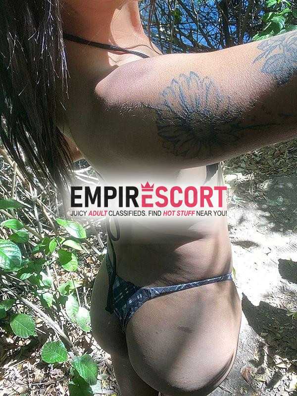 morena tatuada gostosa pronta pra satisfazer