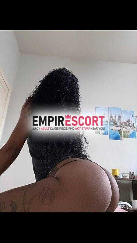 novinha magrinha safada sem frescura local discreto no centro