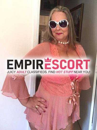 loira coroa linda e sensual com local de atendimento próprio.